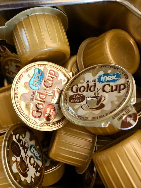 Koffiemelk Inex Super Gold Cup met 200 individuele melkcups